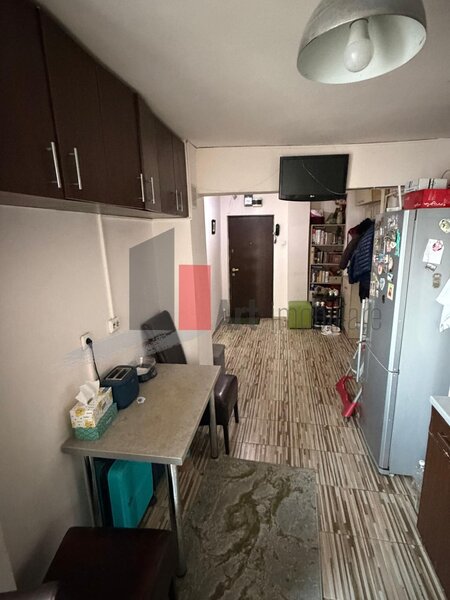 Crangasi, apartament cu trei camere de vanzare, loc de parcare