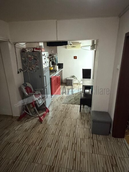 Crangasi, apartament cu trei camere de vanzare, loc de parcare