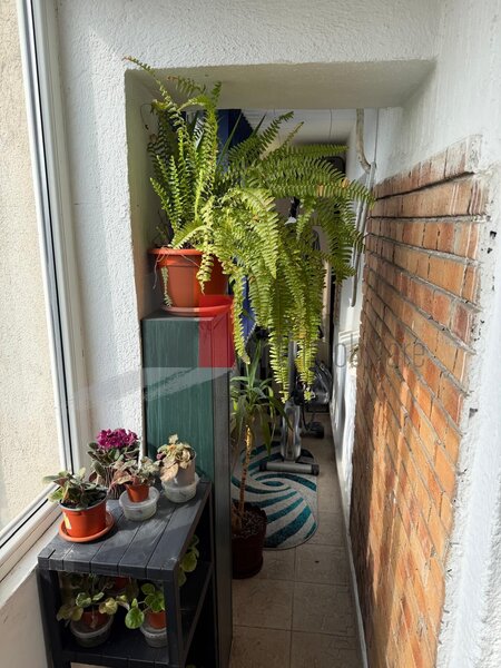 Crangasi, apartament cu trei camere de vanzare, loc de parcare